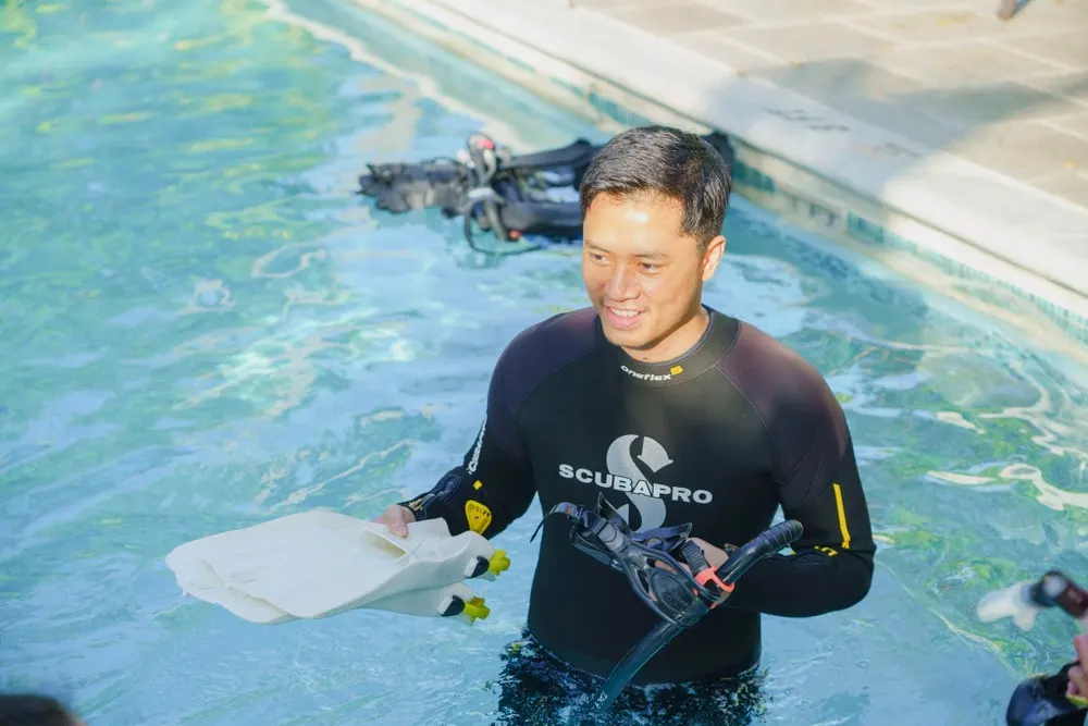 Discover Scuba student smiling in the pool with an instructor